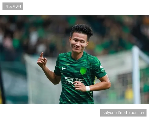 国脚边锋林良铭与北京国安的续约陷入僵局，其年底到期的合同引发多家中超球队关注。